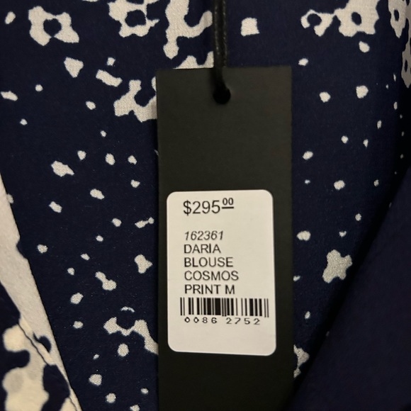 100% Silk blouse. Super soft - Picture 3 of 3